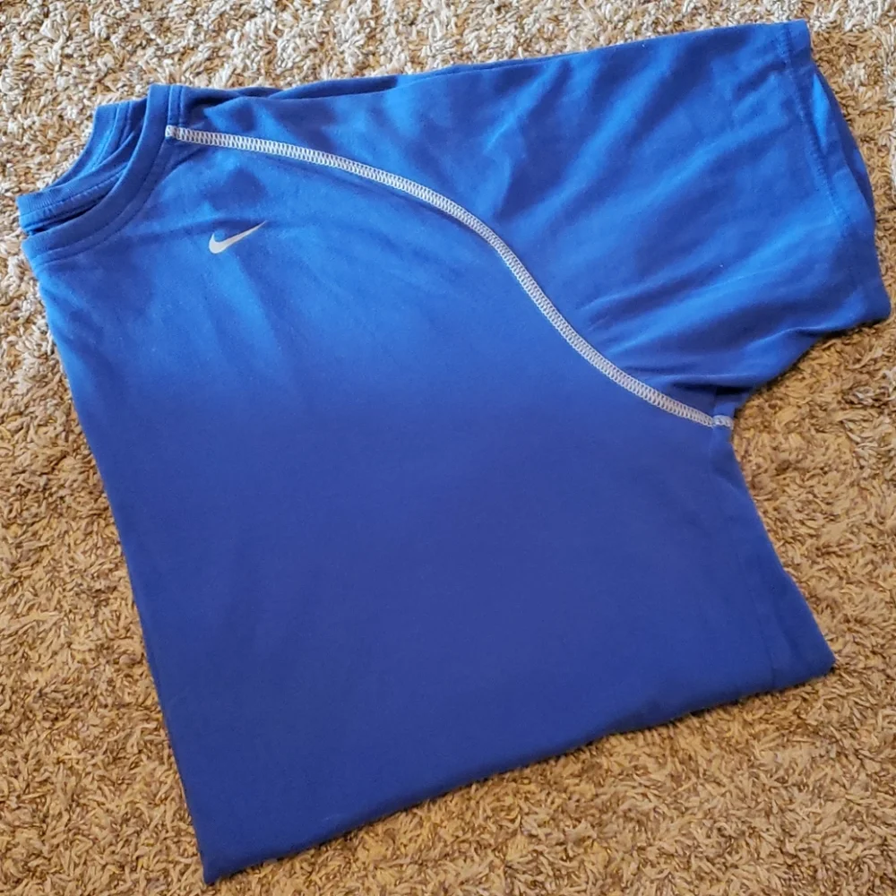 Nike Fit Dry tee - Picture 1 of 4